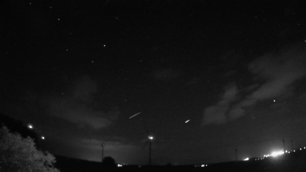 Meteor_20250816_232800.jpg