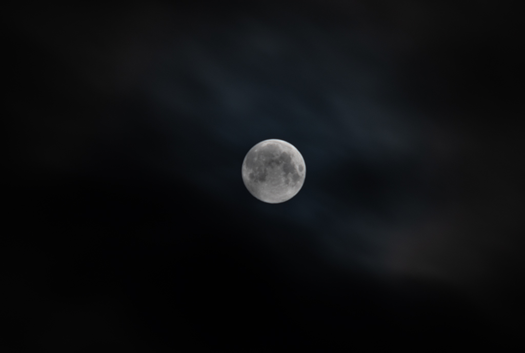 Mond_in-Wolkenluecke25012024_2.jpg